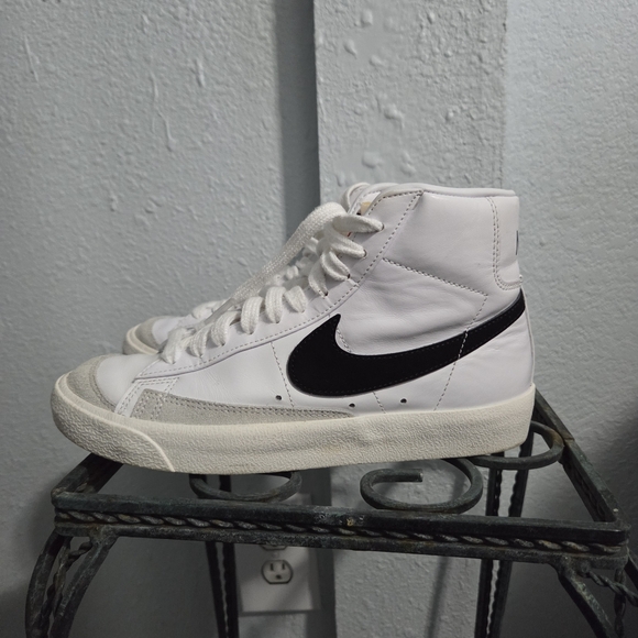 Women's Blazer Mid '77 Sneakers - Picture 3 of 6